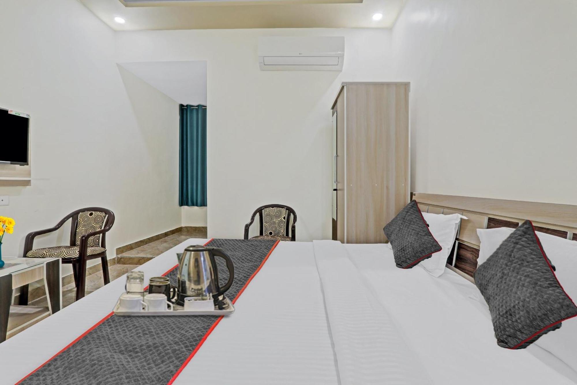 Townhouse P.S.Palace Near Amausi Metro Station Lucknow Exterior photo