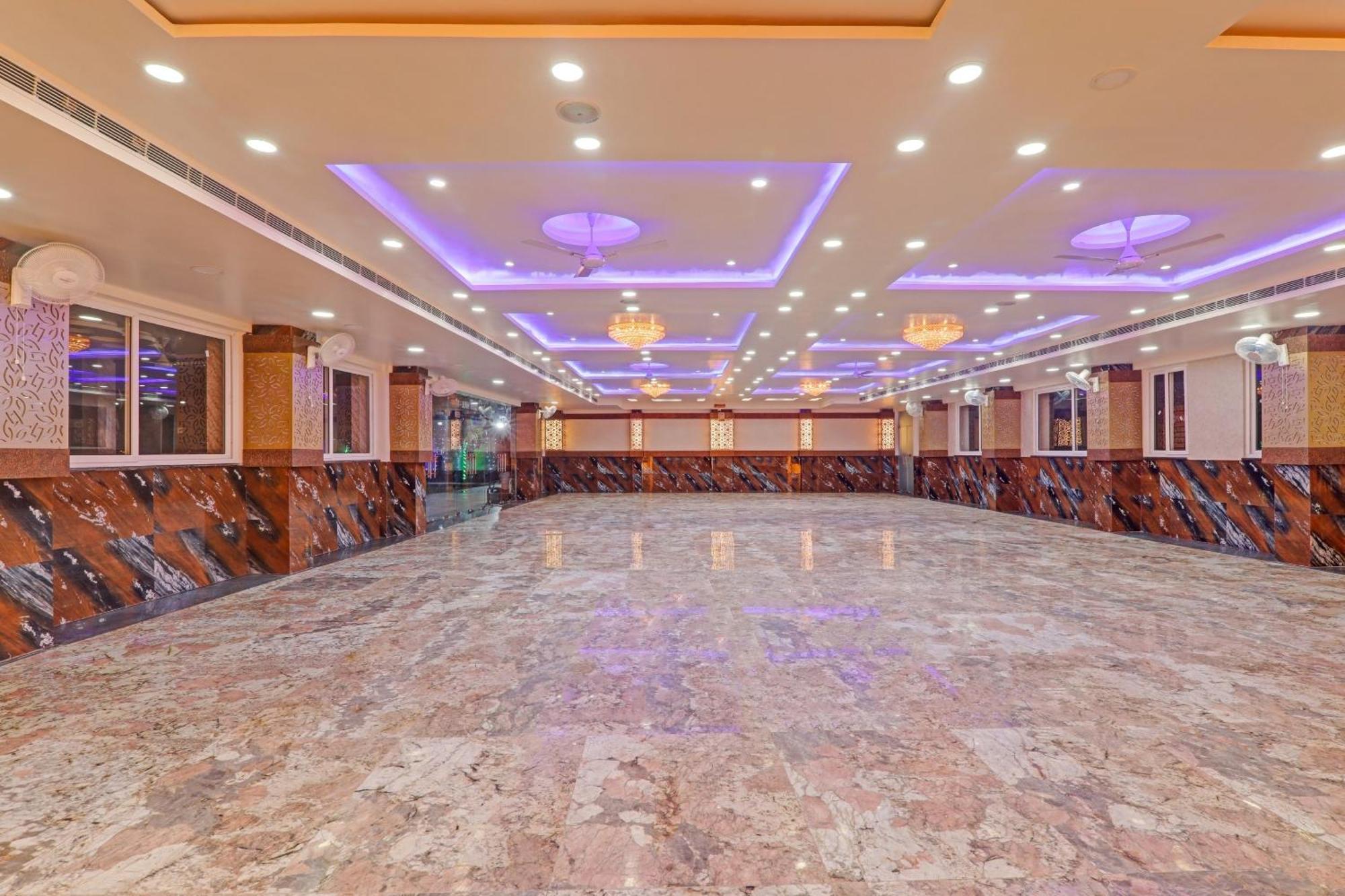 Townhouse P.S.Palace Near Amausi Metro Station Lucknow Exterior photo